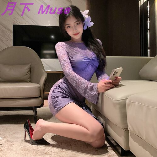 月下蕾丝显胸修身包臀睡裙