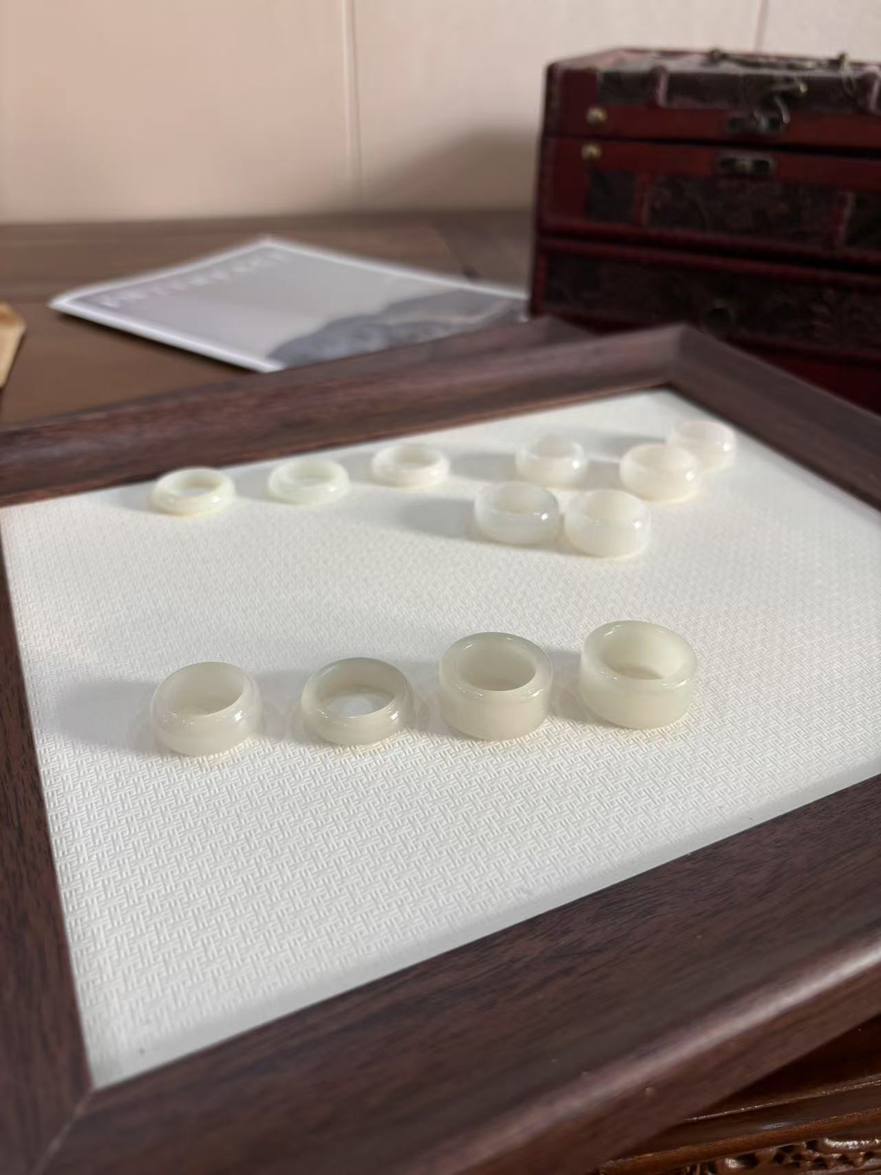 天然和田玉冰灰戒指 高级美学 清冷感冰底灰玉戒，灰紫葡萄肉色