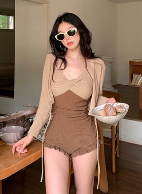 爱丽莎泳衣女2026新款连体显瘦遮肚高级感纯欲保守泡温泉绝美度假