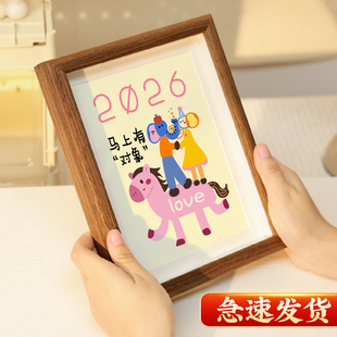 2026马上有对象书法立体框摆台萌趣脱单祝福桌面装饰摆件创意挂画