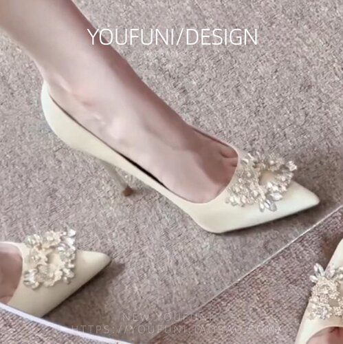 白色绸缎面婚鞋新娘鞋2026新款法式主婚纱秀禾两穿水晶高跟鞋细跟