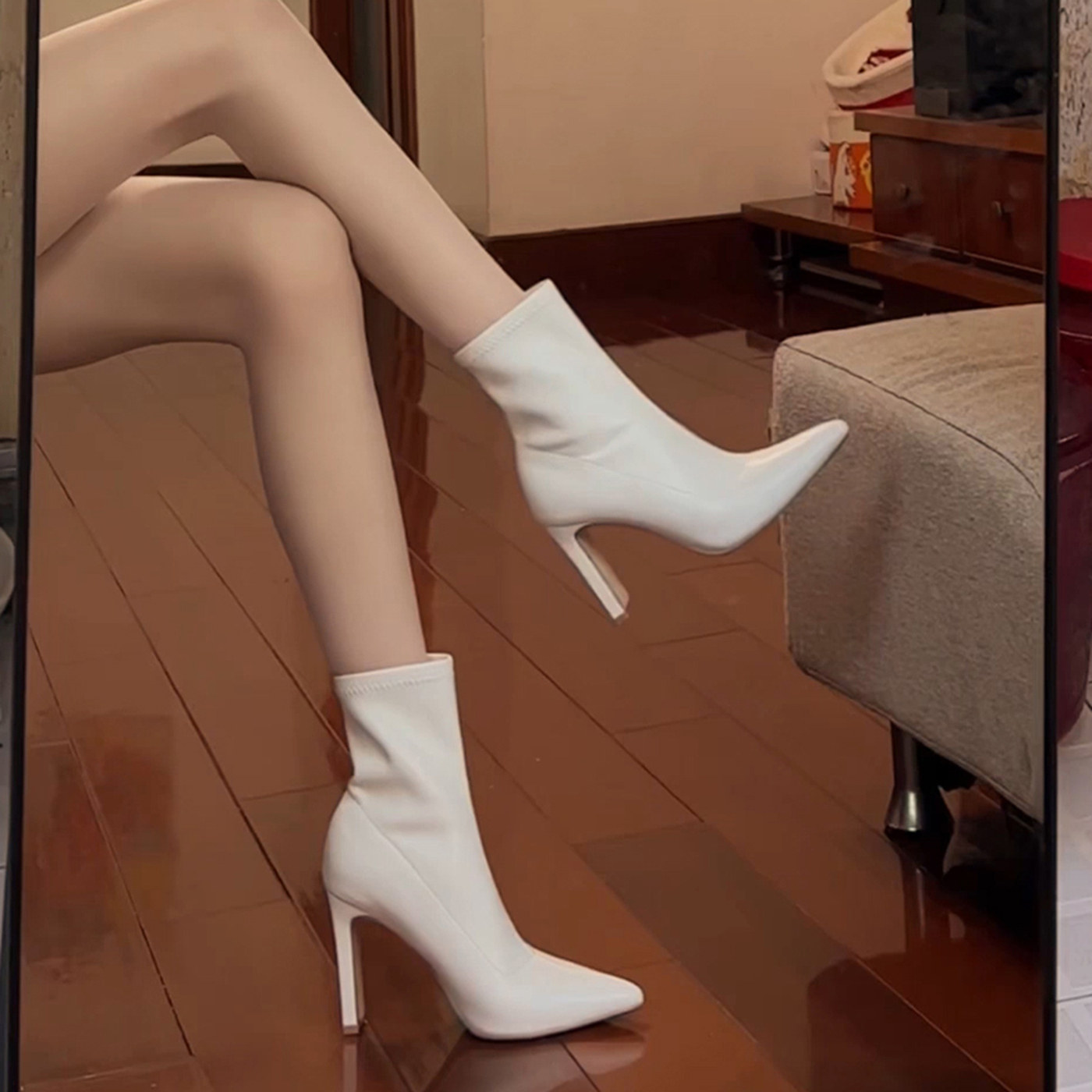 法式白色高跟小短靴女2025秋冬新款方跟尖头皮靴弹力瘦瘦靴子单靴