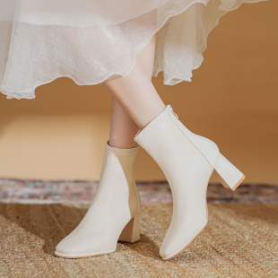 真皮白色高跟短靴女2026春秋法式新款配裙子的瘦瘦洋气小短踝靴子