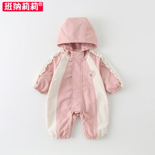 婴儿衣服秋装冲锋衣外套女宝宝外出连体衣春秋季连帽户外防风哈衣