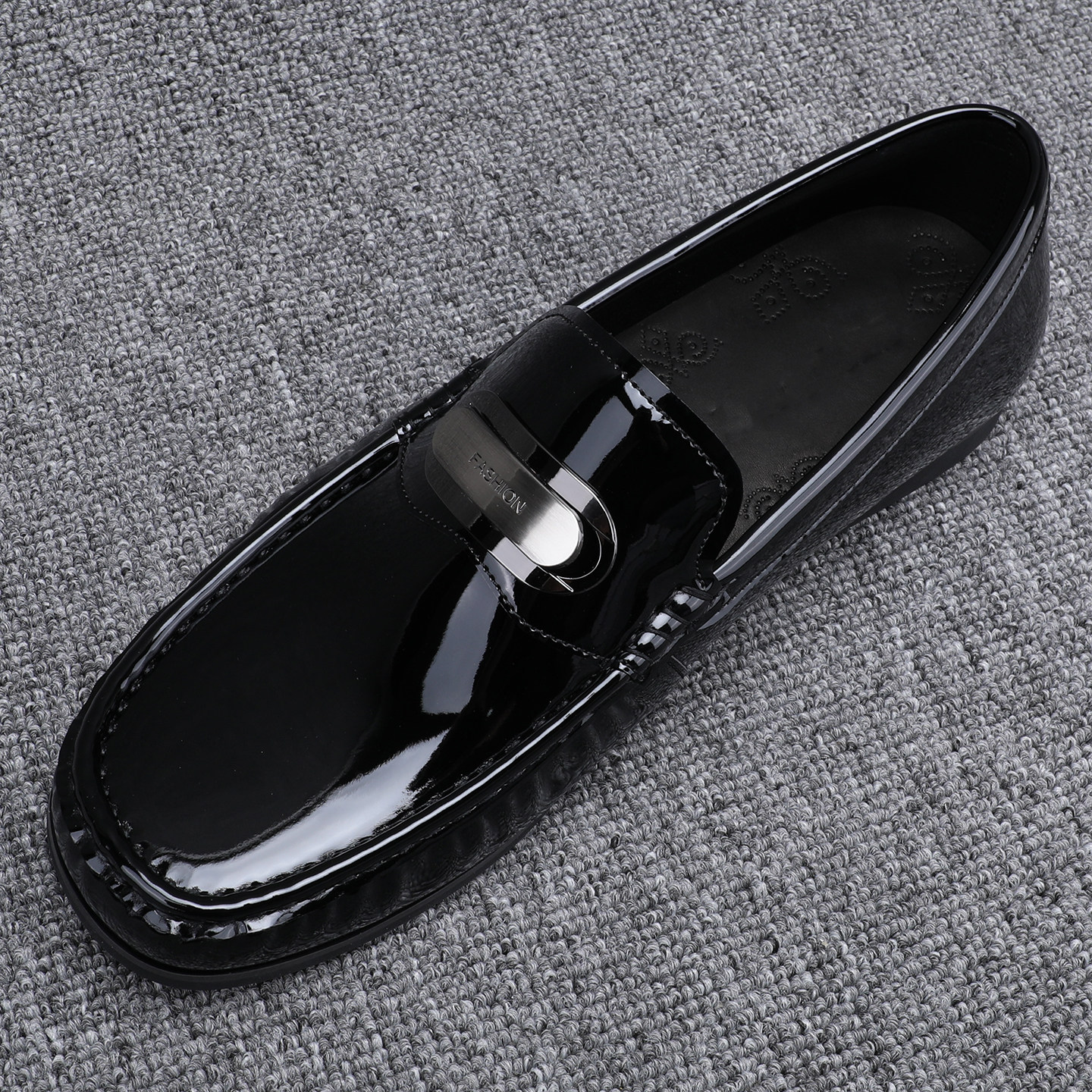 韩版豆豆鞋男款2026新款潮流百搭软底漆皮男士休闲皮鞋真皮乐福鞋