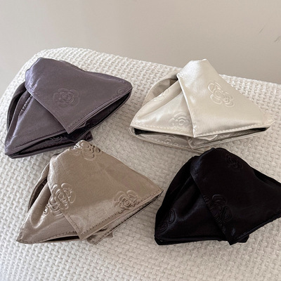 法式赫本风抓夹女缎面玫瑰浮雕印花高级感三角夹后脑勺发夹鲨鱼夹