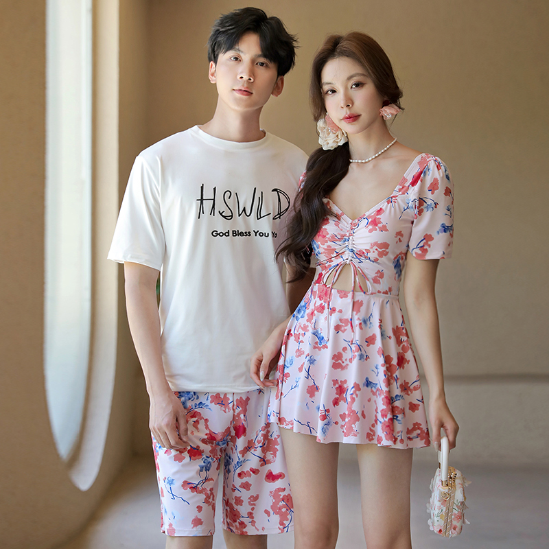 情侣泳衣2025新款情侣款女士连体保守男沙滩裤海边度假泡温泉泳装