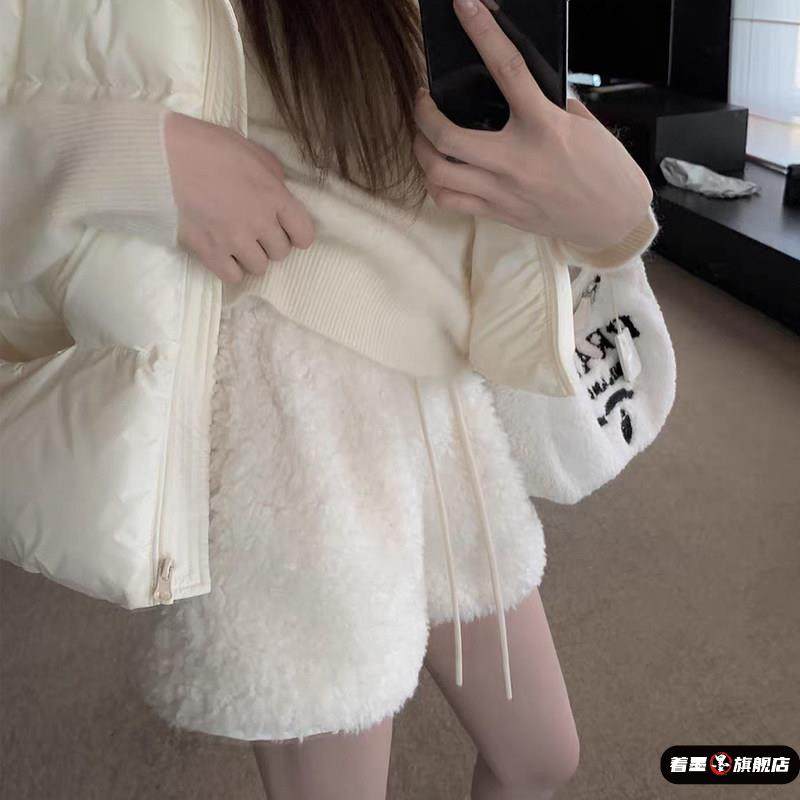 白色羊羔毛短裤女秋冬季外穿2025新款小个子加绒加厚高腰打底靴裤