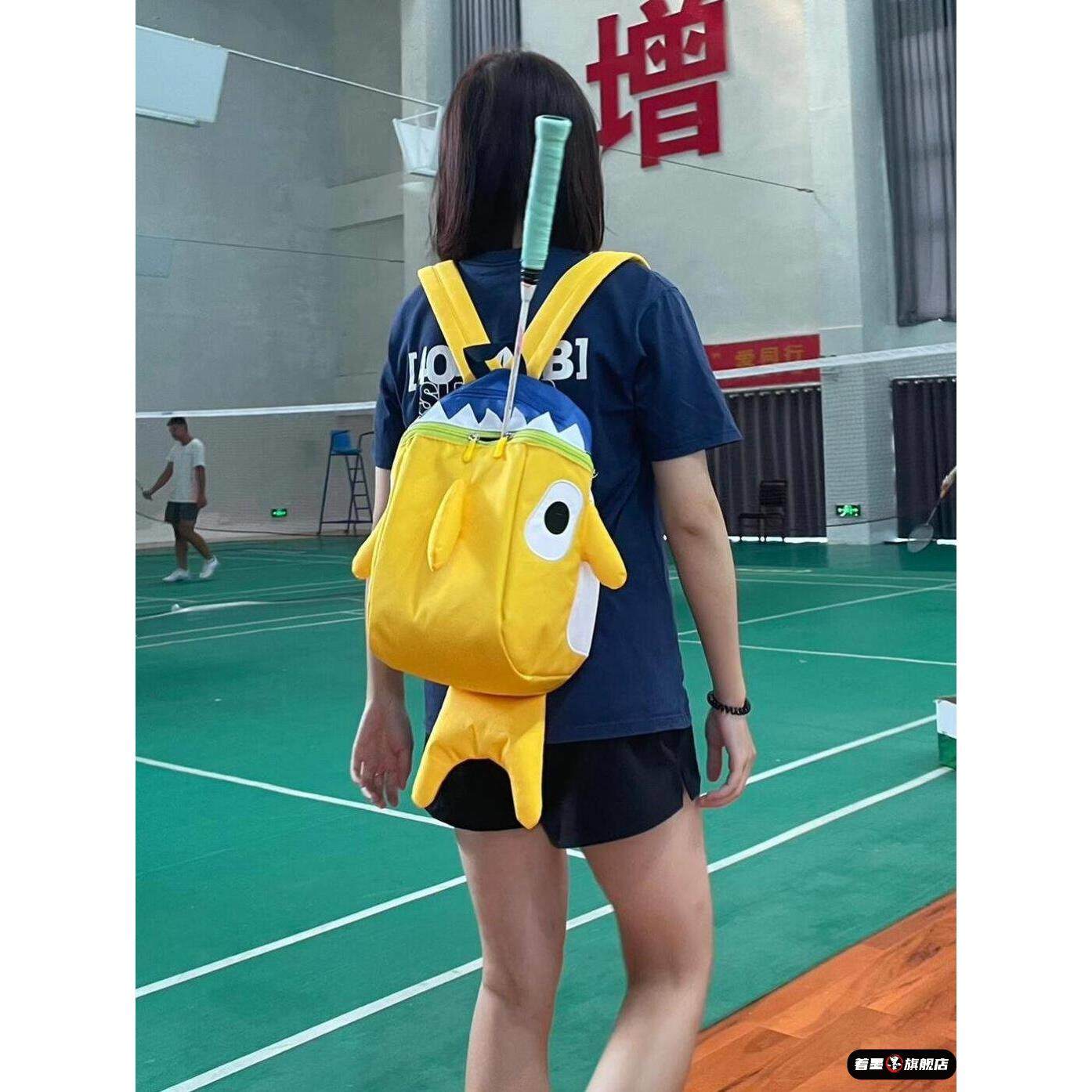 羽毛球包双肩户外背包专用包网球男女款可爱鲨鱼轻便旅行2025新款