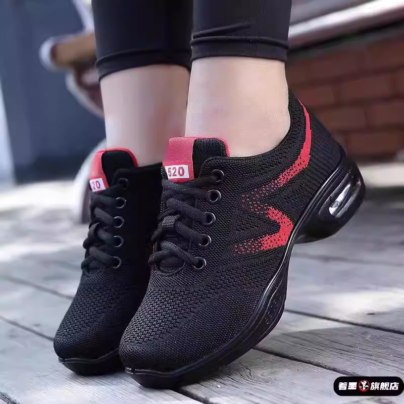 妈妈鞋中老年舒适软底布鞋新款老北京女鞋坡跟休闲单鞋妈妈运动鞋