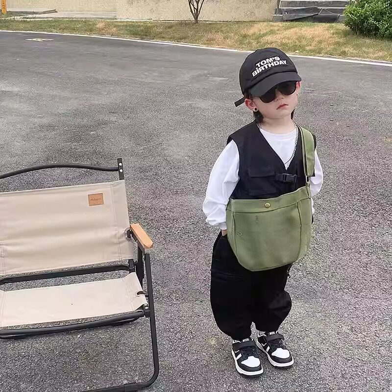 男童休闲外出帅气斜挎包韩国儿童帆布包大兜单肩包男女童宝宝字母