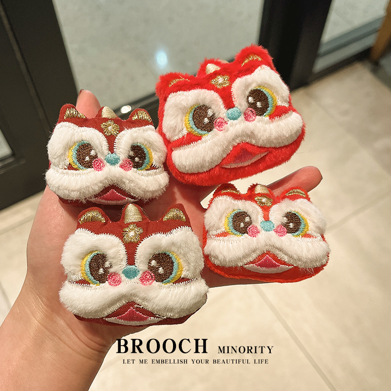 新年醒狮毛绒胸针卡通可爱别针中国风衣服玩偶包包挂件衣服装饰品