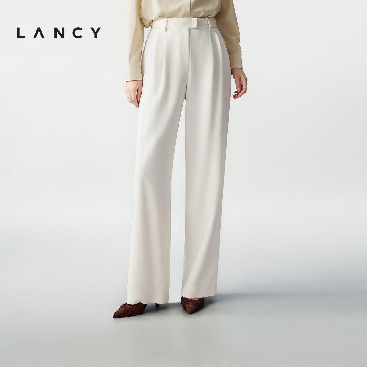捏褶设计 宽松裤型 简约立裁