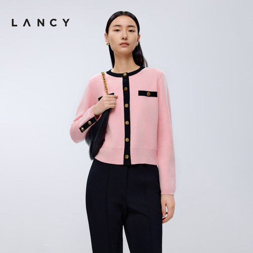 撞色锁边 定制纽扣 下摆微收