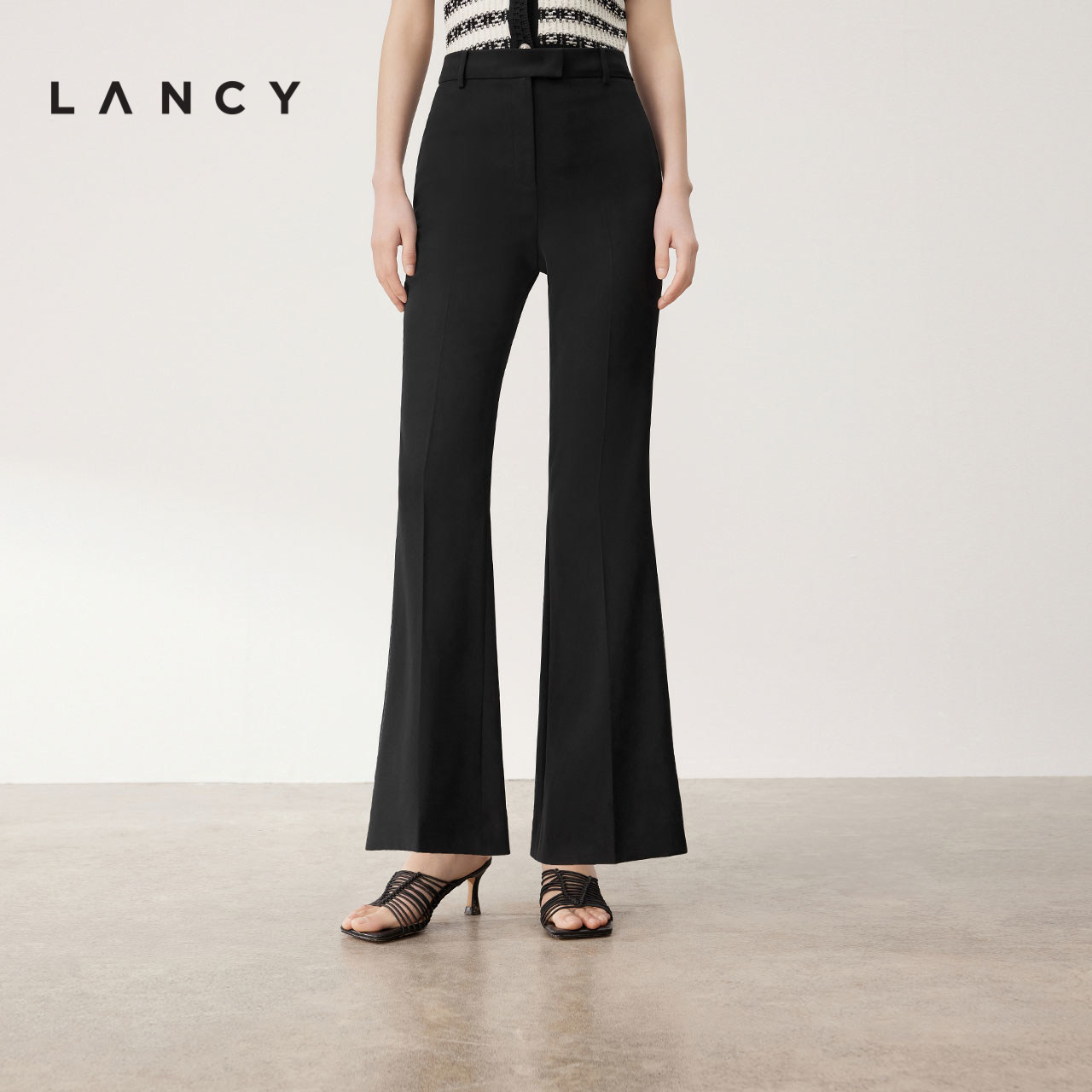 微喇裤型 新颖腰头 裤线设计