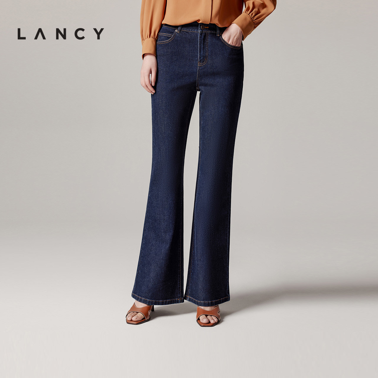 LANCY/朗姿2025秋季新款复古藏蓝时尚微喇叭牛仔裤子中高腰显瘦