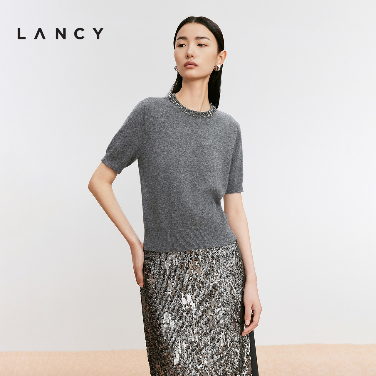 领口钻链 袖口收束 螺纹组织