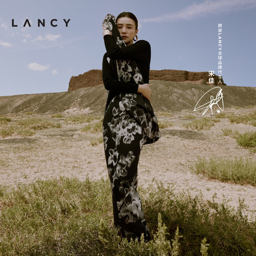 拼接设计 艺术笔触 高腰造型