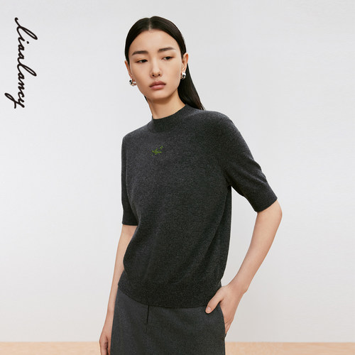 精致刺绣 螺纹组织 半高领领型