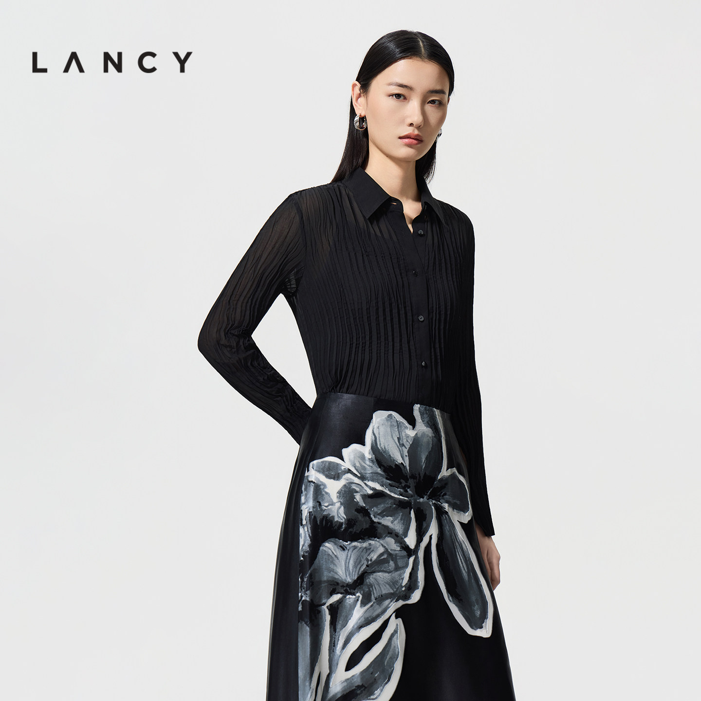 LANCY/朗姿2026夏季新款设计感褶皱薄纱正肩透气正肩高级感衬衫女图片