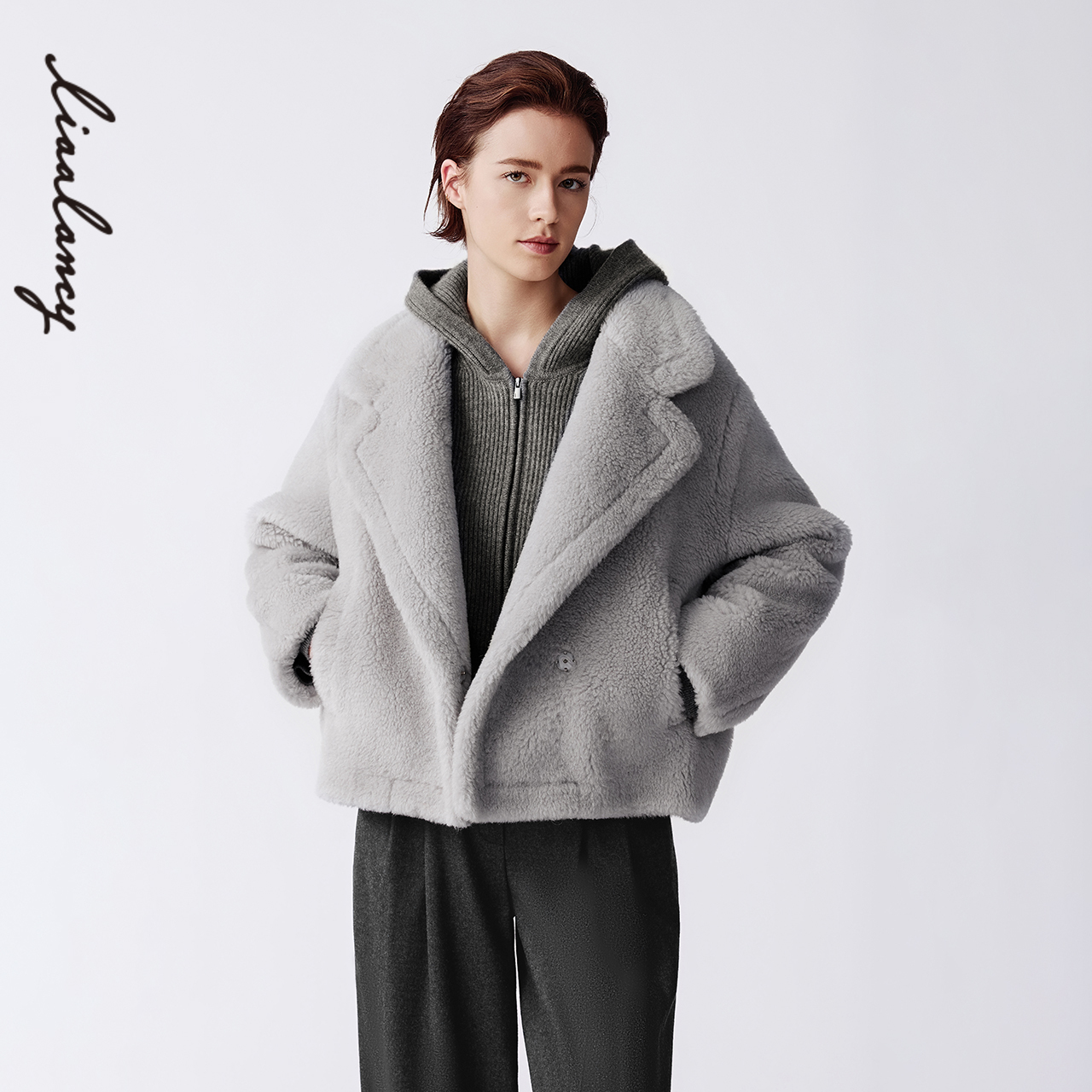 短款剪裁 泰迪毛感 加宽平驳领