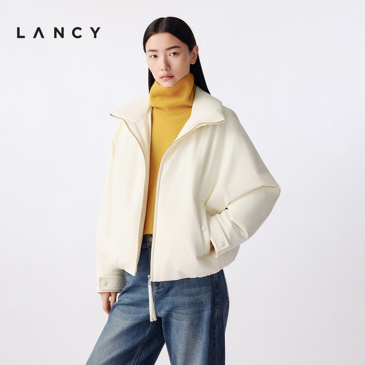 立领设计 短款廓形 后背贴标