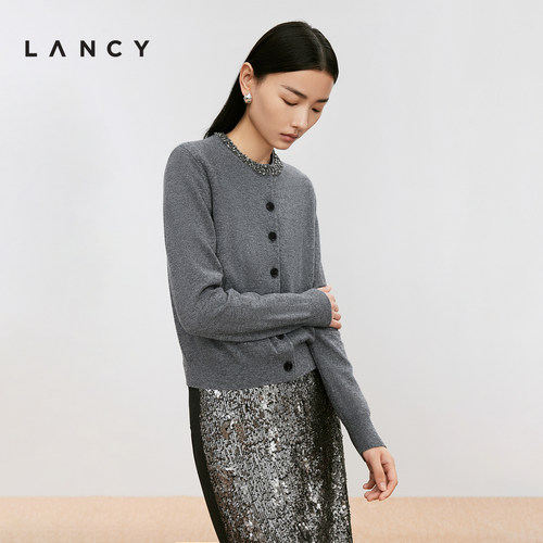 领口钻链 定制纽扣 下摆收束