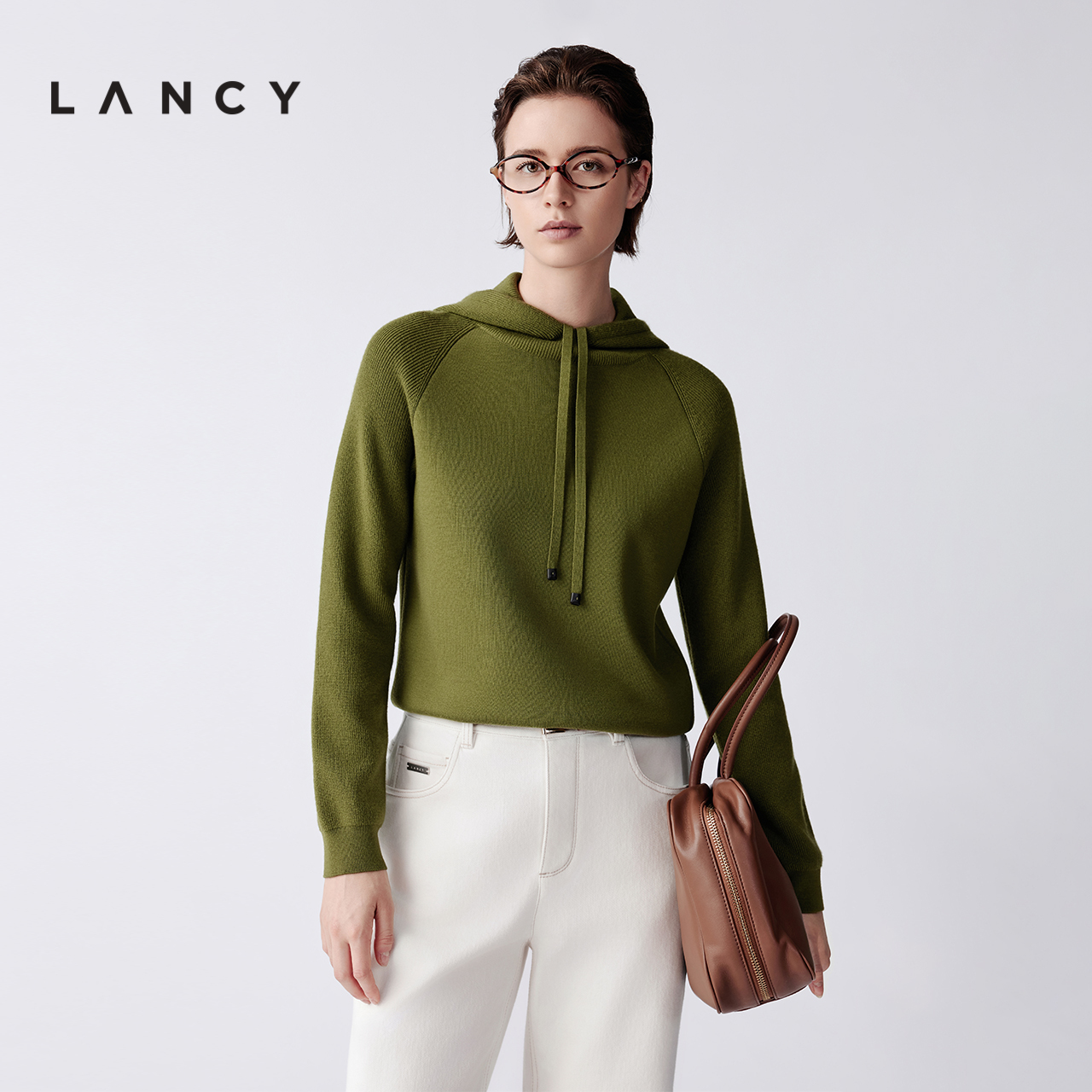 经典连帽 抽绳设计 插肩袖型