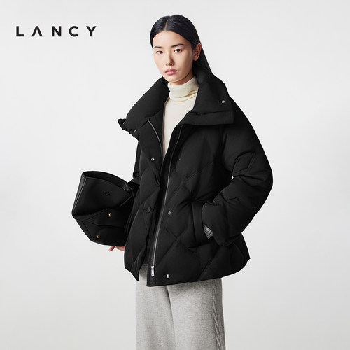 短款版型 大翻领设计 腰带调节