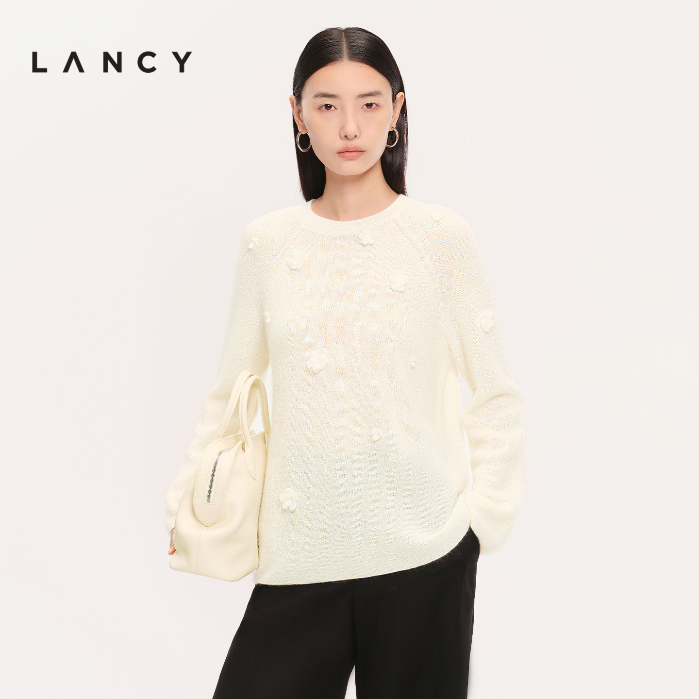 宽松版型 花朵装饰 蓬松柔软