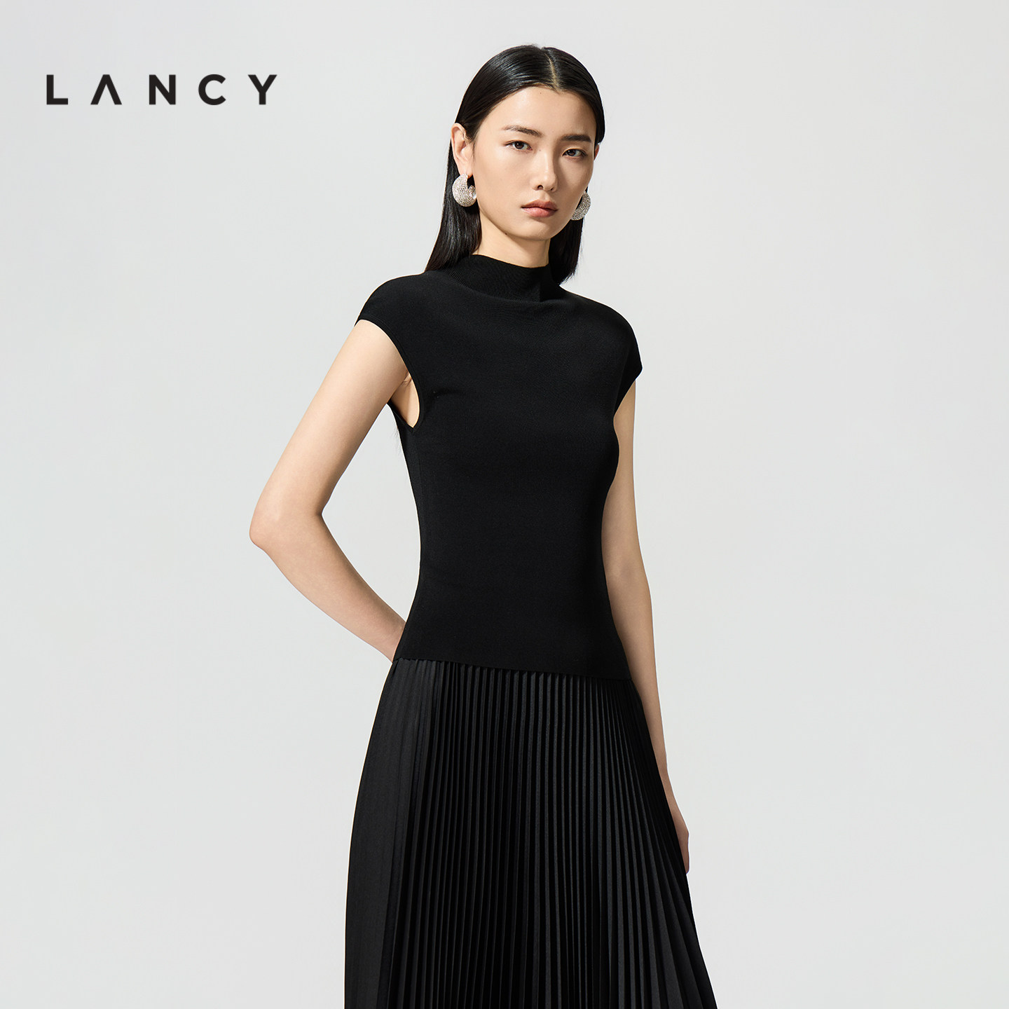 【秀场同款】LANCY/朗姿2026夏新款半高领小飞袖修身纯色针织衫女