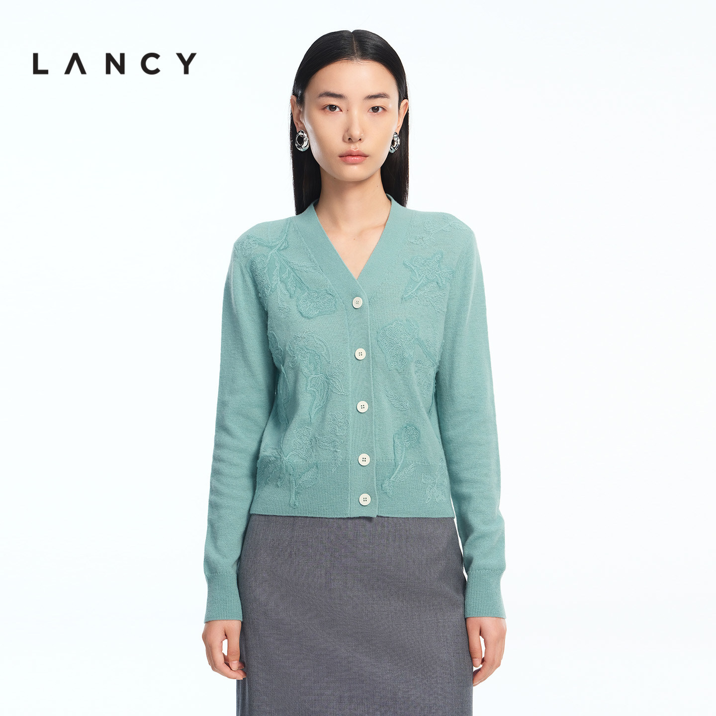 刺绣工艺 花卉纹样 罗纹收束