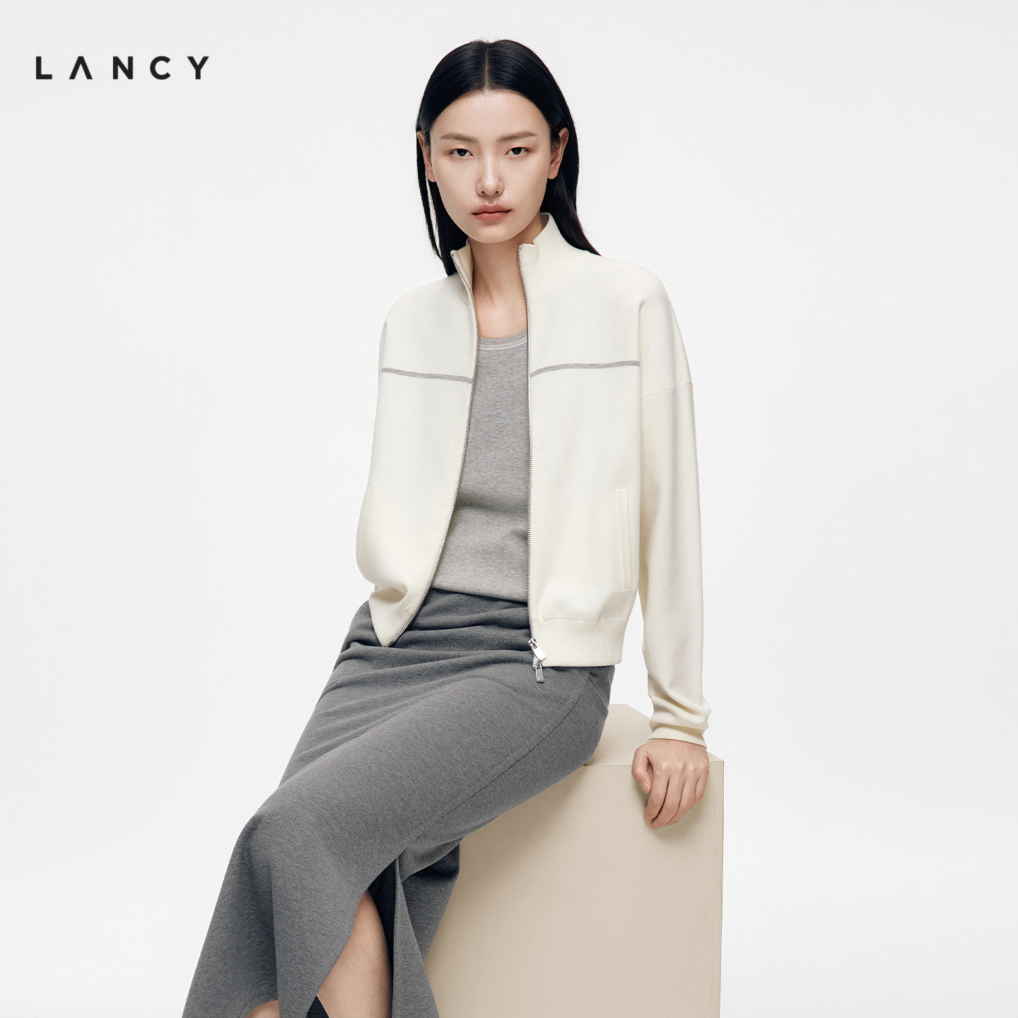 LANCY/朗姿2026年秋季新款百搭立领撞色线条拉链针织开衫上衣女