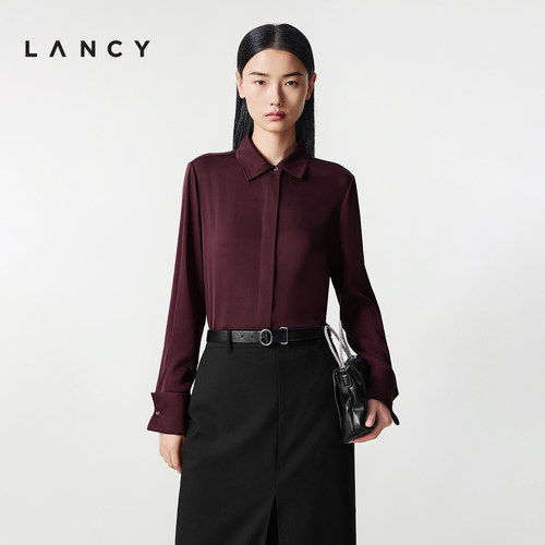 简约翻领 隐形门襟 后背褶裥