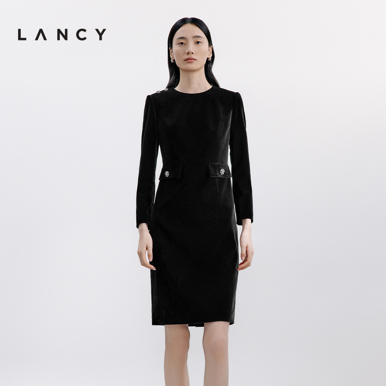 直筒裙型 利落兜盖 装饰钻扣