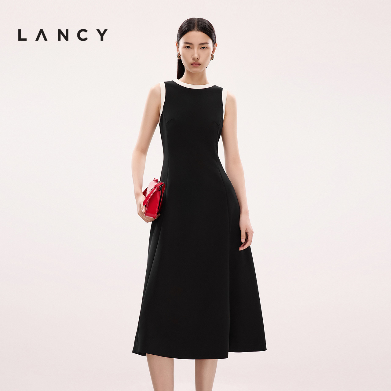 无袖设计 撞色锁边 量感裙摆