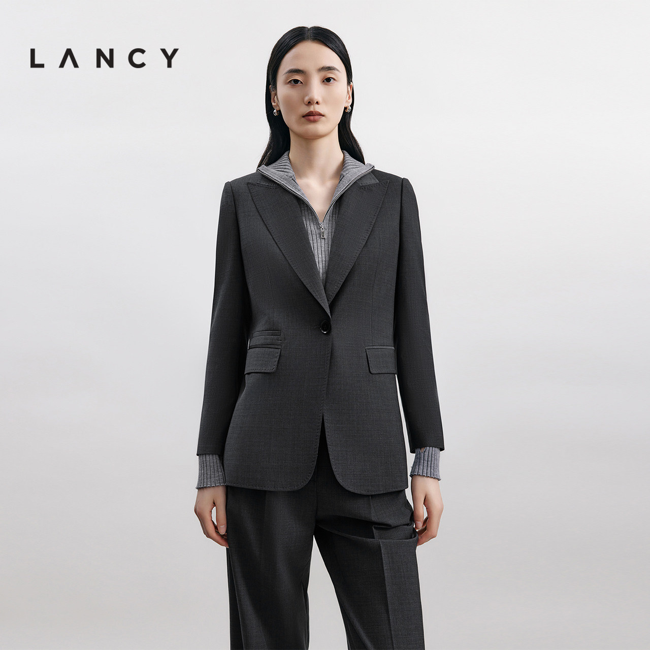 宽肩造型 率性口袋 直身精裁