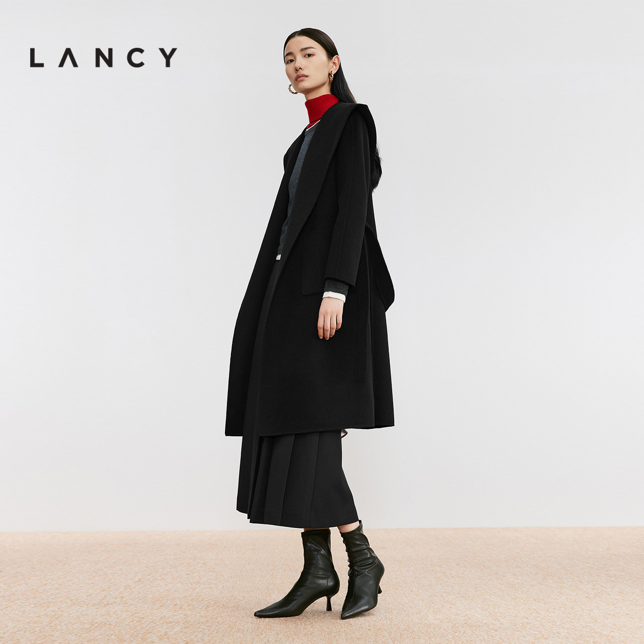 披肩领型 本料腰带 量感口袋