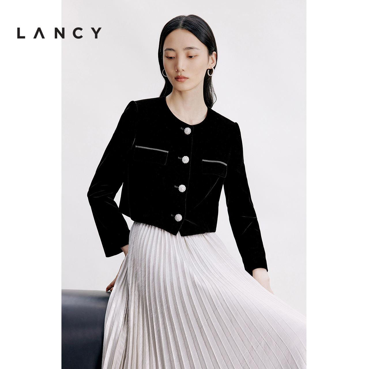 LANCY/朗姿2024秋季新款黑色丝绒圆领小香风短外套女高端气质上衣
