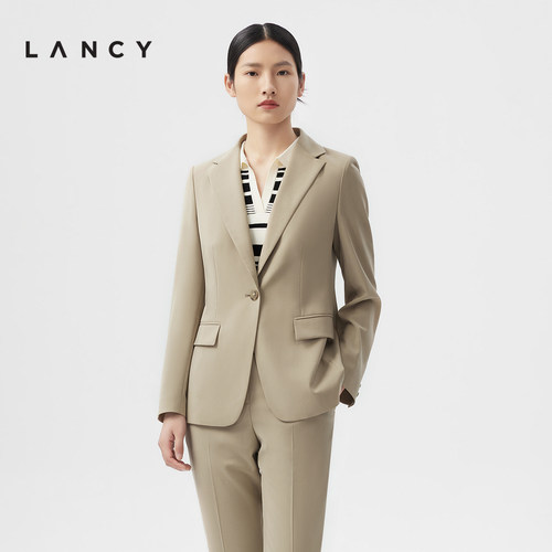 定制纽扣 收腰版型 兜盖设计