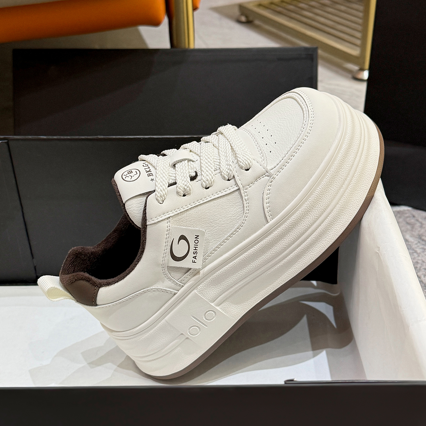 厚底小白鞋女款2025冬季女鞋加绒保暖二棉鞋轻便舒适松糕休闲板鞋