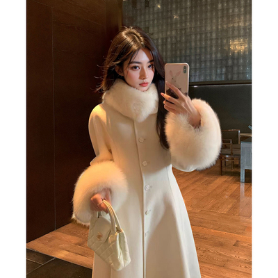 2025冬季新时尚高尚款法式赫本大衣中长款高级感白色毛领外套