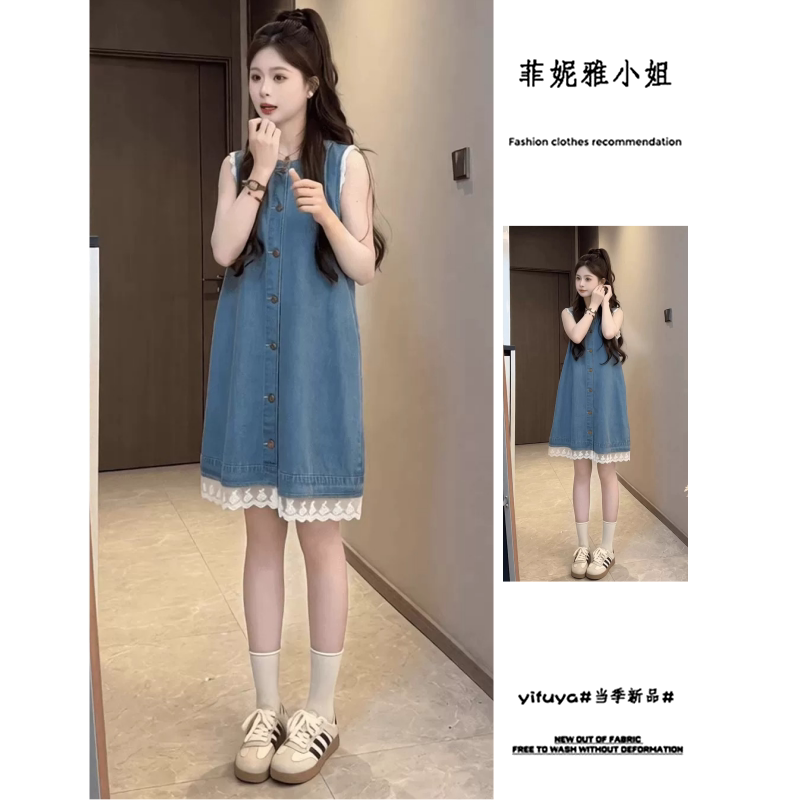 蕾丝拼接牛仔背带无袖圆领连衣裙图片