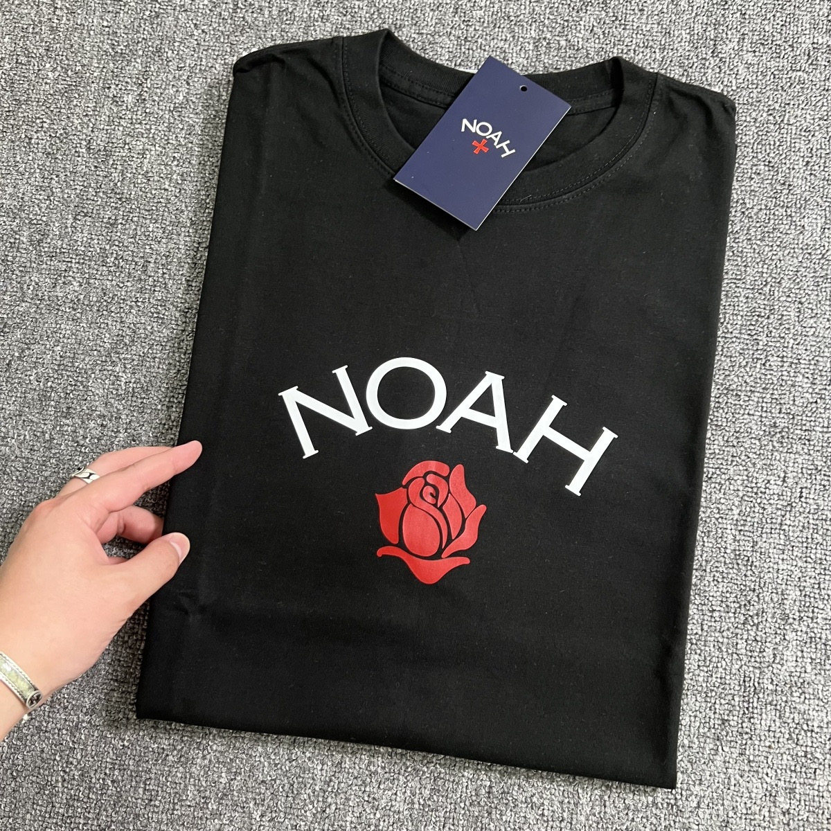 潮牌NOAH玫瑰花短袖T恤