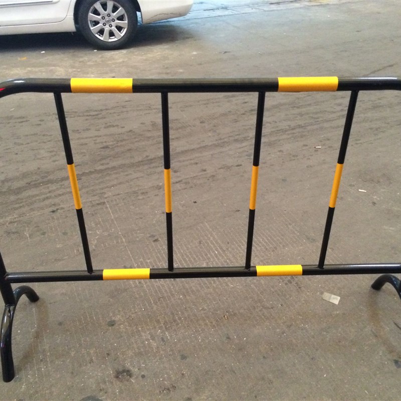 现货铁马护栏塑料隔离栏公路护栏道路隔离栏铁马围栏交通设施