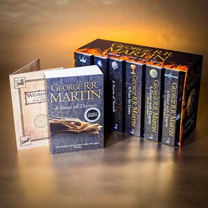 冰与火之歌 英文原版 A Song of Ice and Fire 权力的游戏7册盒装 列王的纷争 冰雨的风 美剧原版小说 乔治马丁 附地图