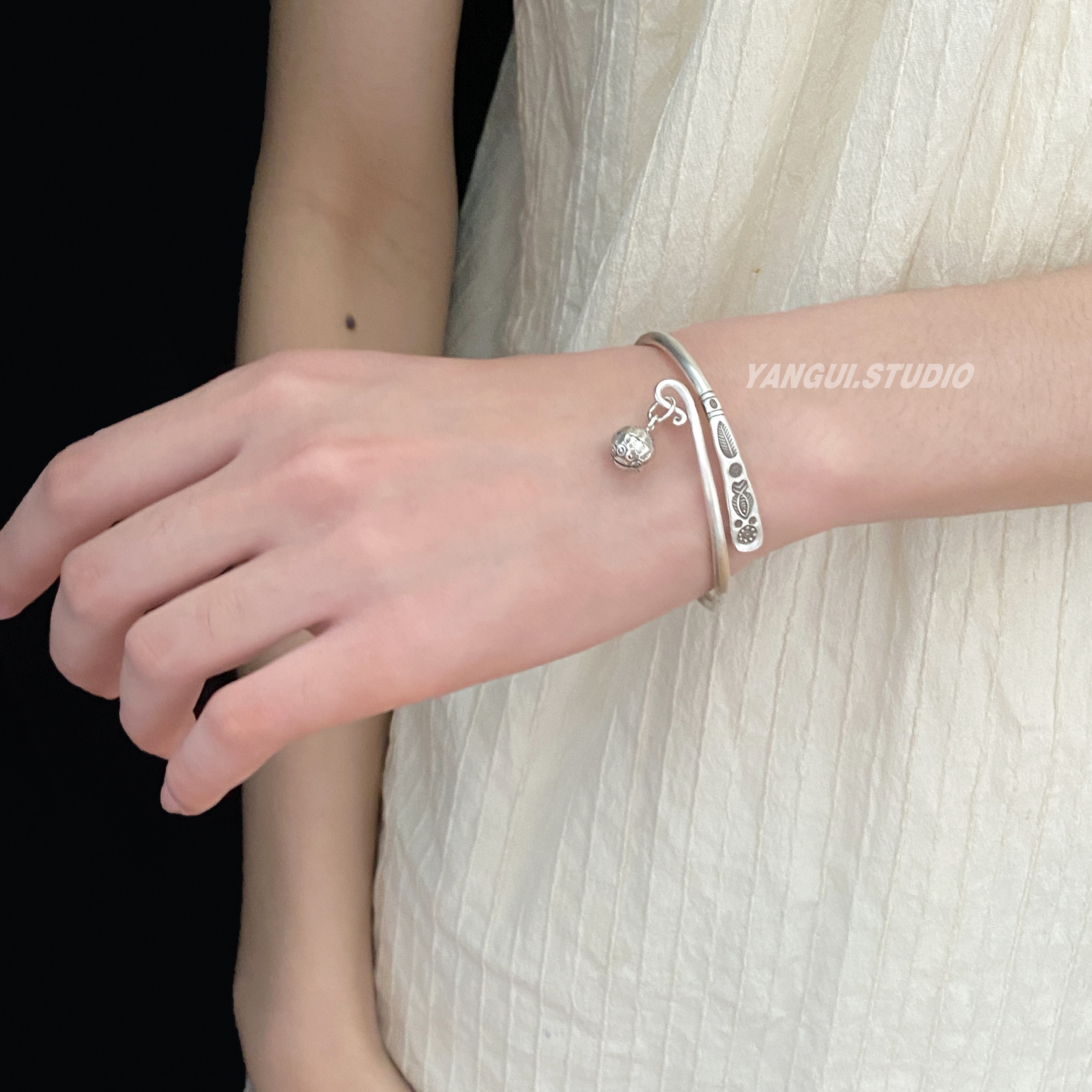 燕归遣心如鱼得水S925实心手镯