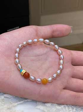 燕归粉韵珍珠轻奢手工弹力绳手链