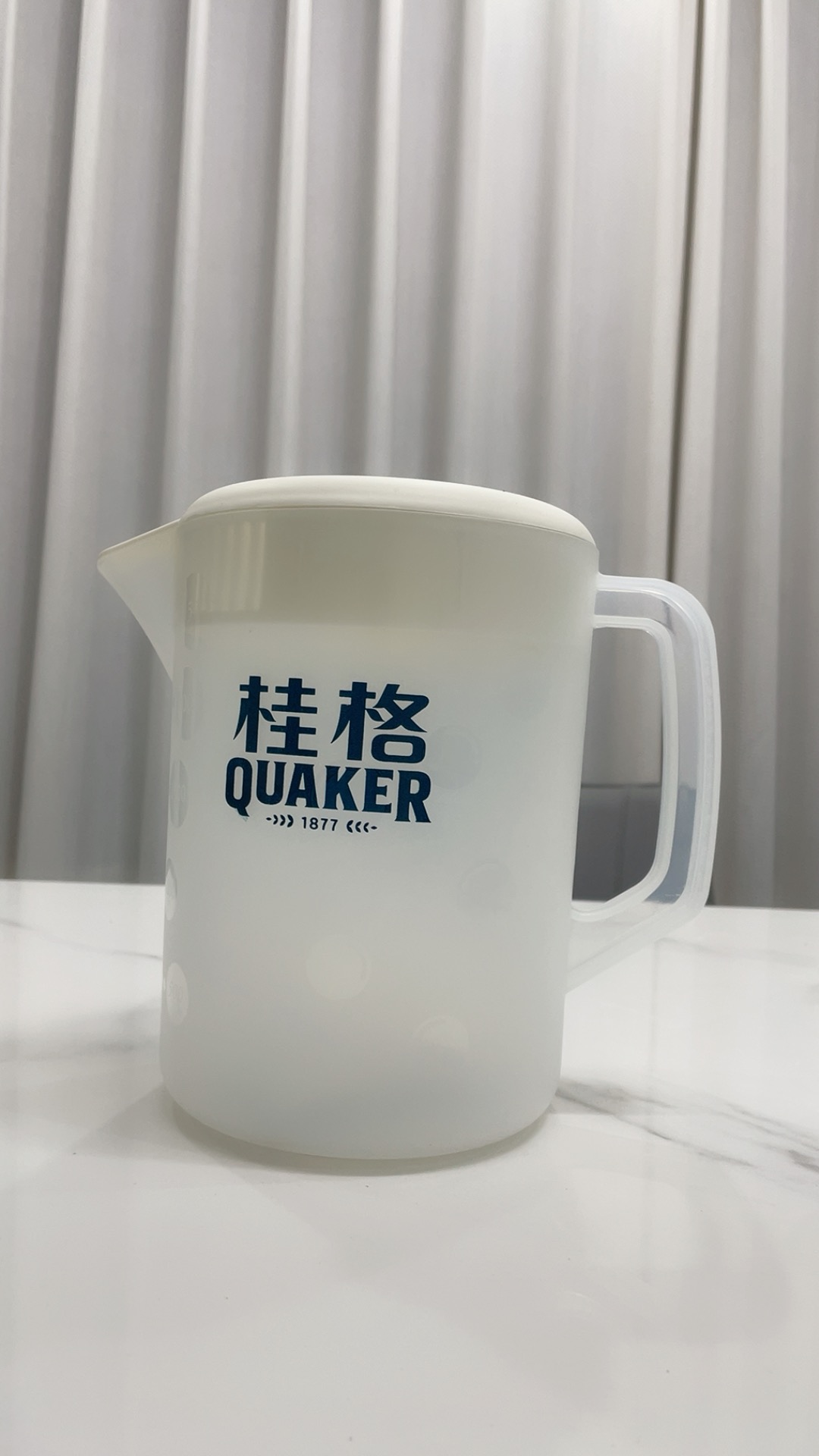 2.5L桂格冷水壶带刻度塑料水壶带盖家用厨房水壶塑料水壶