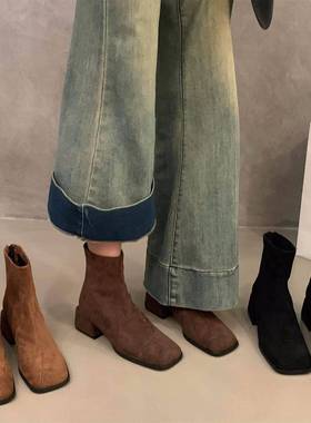 香港粗跟绒面小踝靴女鞋2025年新款夏季瘦瘦短靴方头棕色马丁靴子